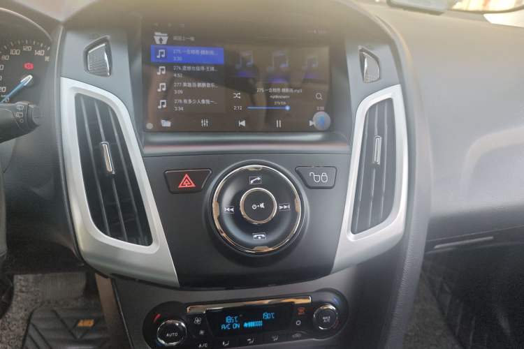 Used Ford Focus 2012 Hatchback 1.6L Automatic Fashion Edition Audio And AC Panel