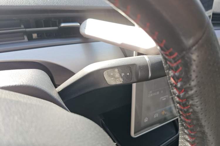 Used NETA V 2021 Standard Range Entertainment Version – Upgraded Model Gear Lever