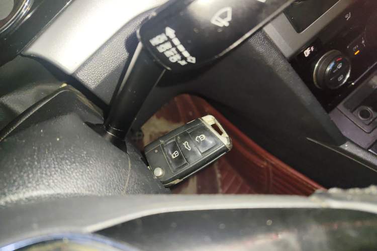 Used Volkswagen Lamando 2017 230TSI Manual Trend Edition Vehicle Key