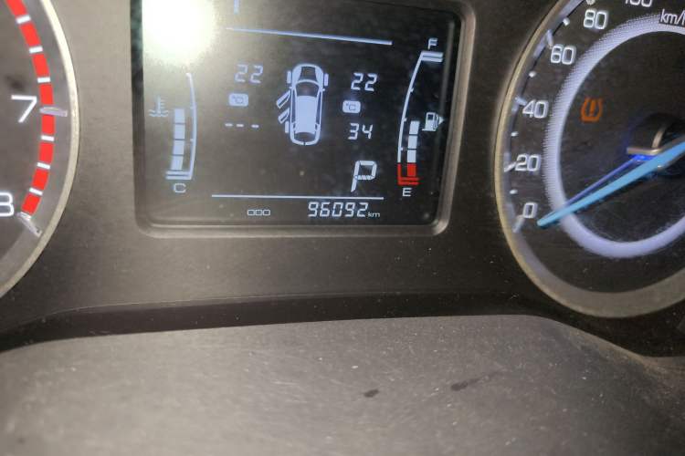 Used Sinotruk VGV U70 2020 1.5T Automatic Smart Luxury Flagship 7-Seater Odometer Close Up