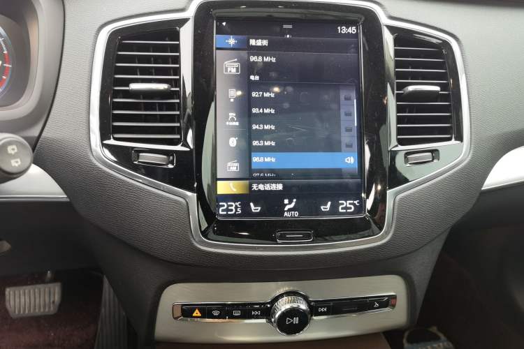 Used Volvo XC90 2018 T6 Zhiyi Edition 7-Seater Audio And AC Panel