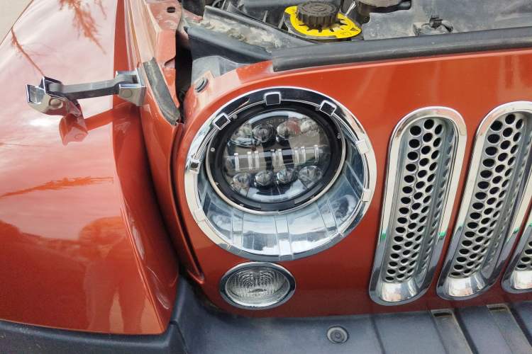 Used Jeep Wrangler 2014 3.0L Sahara Four-Door Edition Right Front Headlight