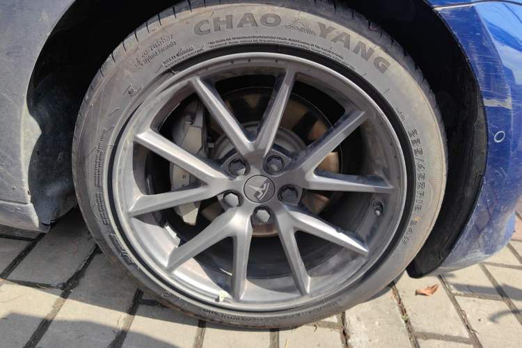 Used Tesla Model 3 2022 Rear-Wheel-Drive Version Right Front Wheel Hub