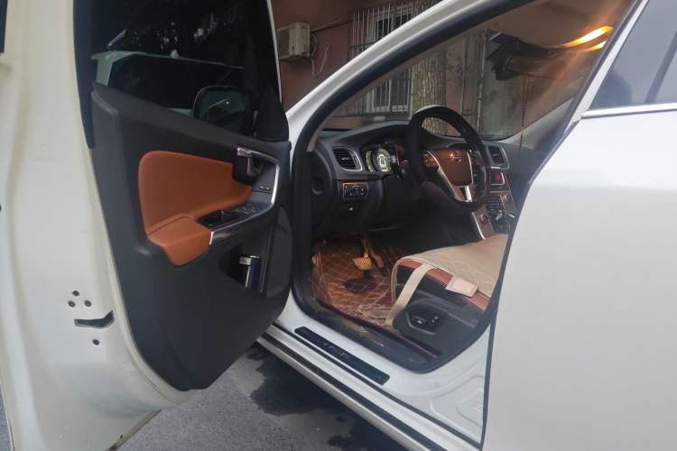 Used Volvo S60 2017 S60L T4 Smart Range Edition
