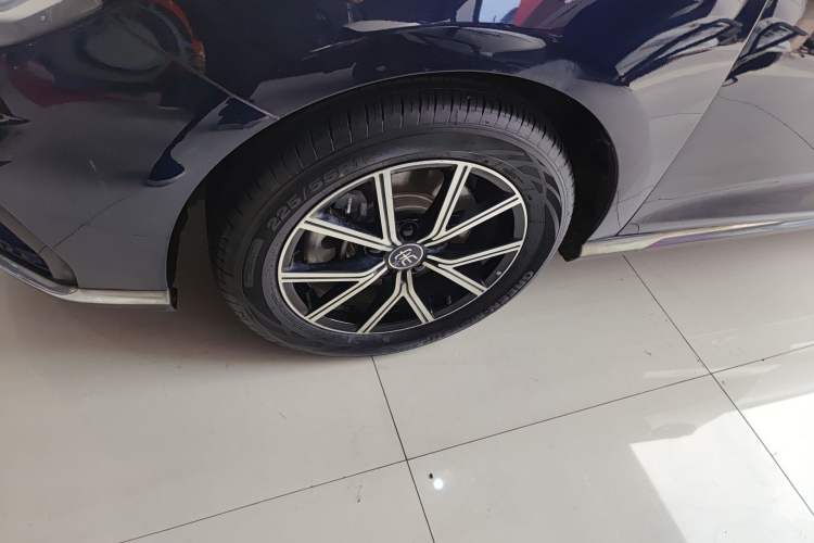 Used BYD Song MAX New Energy 2022 DM-i 105KM Prestige Model Left Front Wheel Hub