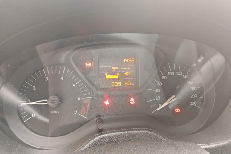 Used Citroen Elysee 2015 Zhishang Edition 1.6L Manual Fashion Model
