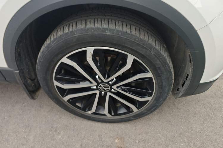 Used Volkswagen T-ROC 2022 280TSI DSG Two-Wheel Drive Comfort PLUS Right Front Wheel Hub