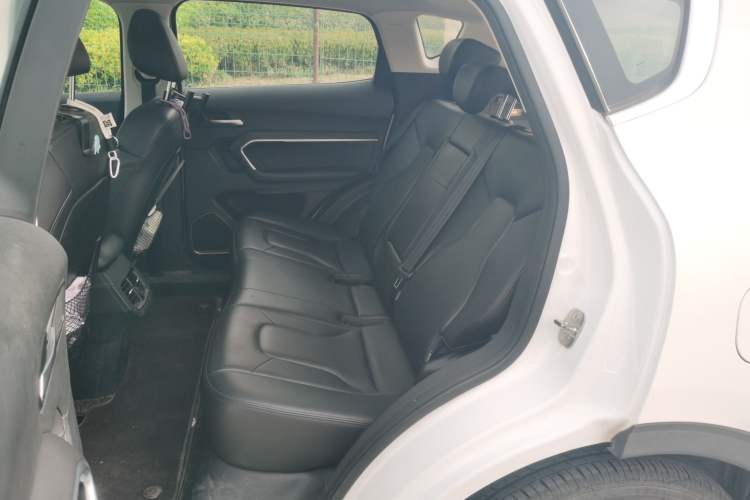 Used Haval H6 2017 Red Label 2.0T Automatic Two-Wheel Drive ZhiShang Model
