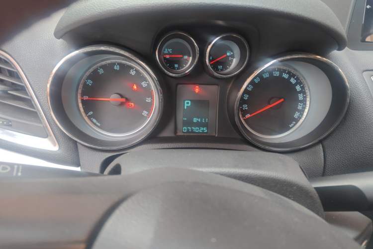 Used Buick Encore 2014 1.4T Automatic Two-Wheel Drive Urban Elite Model Instrument Cluster