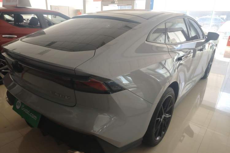 Used CHANGAN UNI-V 2022 1.5T Prestige Version Rear Right 45 Deg