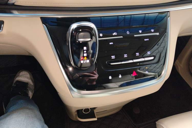 Used Buick GL8 2023 Land Executive Class 652T Luxury Model