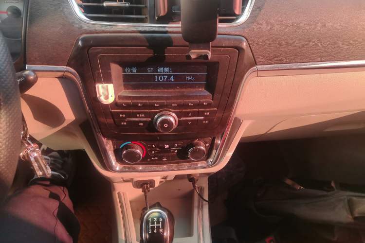 Used Jinbei New Hiace X30L 2018 1.5L Box Truck Wealth Edition DLCG14 Audio And AC Panel