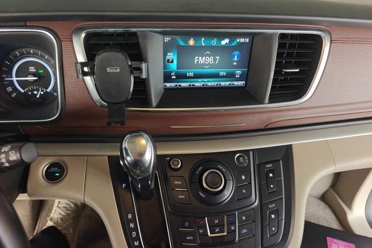 Used Buick GL8 2018 28T Luxury Model China VI Standard Audio And AC Panel