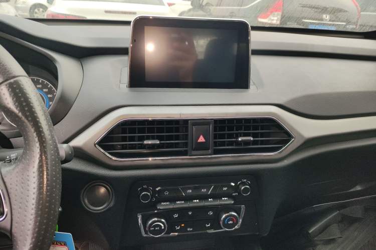 Used Dongfeng Fengon S560 2018 1.8L Manual Urban Model 7 Seats