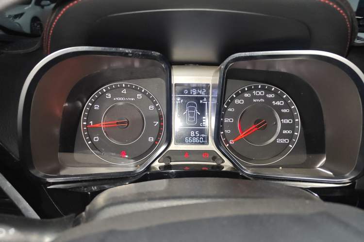 Used Zotye Domy X5 2015 1.5T Manual Supreme Model China IV Standard Instrument Cluster