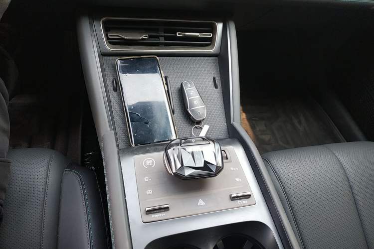 Used BYD Qin L 2024 DM-i 80KM Beyond Model Gear Lever