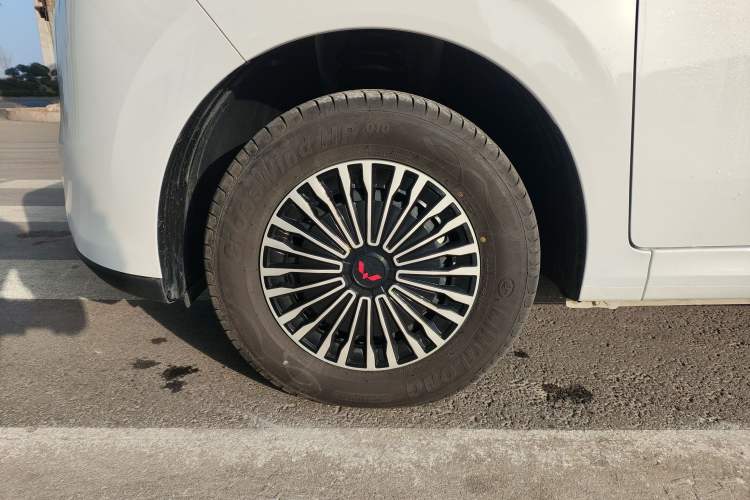 Used Wuling Hongguang New Energy 2025 Extended-Range Hybrid 50 km Standard Version