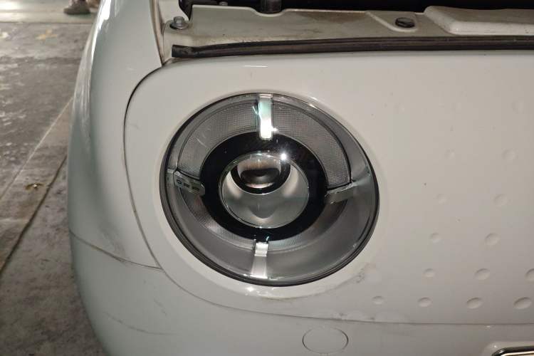 Used ORA Black Cat 2019 351 km Family Edition Right Front Headlight