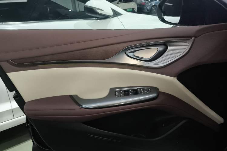 Used BYD Seal 2024 HONOR Edition DM-i 1.5L 121km Prestige Model Interior 4