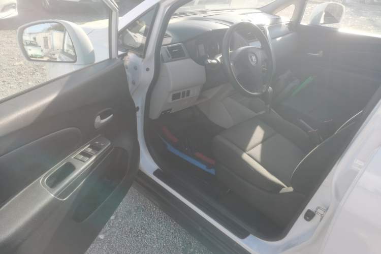 Used Venucia R50 2016 1.6L Automatic Elite Edition
