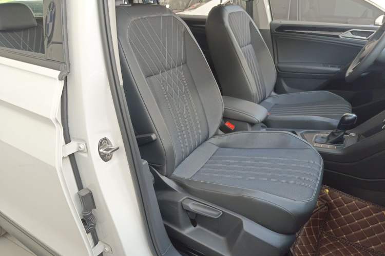 Used Volkswagen Tiguan L 2022 330TSI Automatic Two-Wheel Drive Comfort Edition Right Front Seat