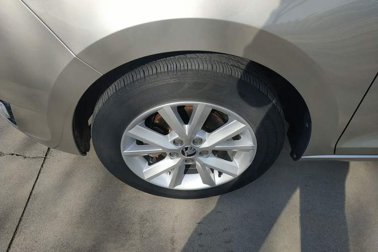 Used Skoda Rapid 2015 1.6L Automatic Smart Selection Model
