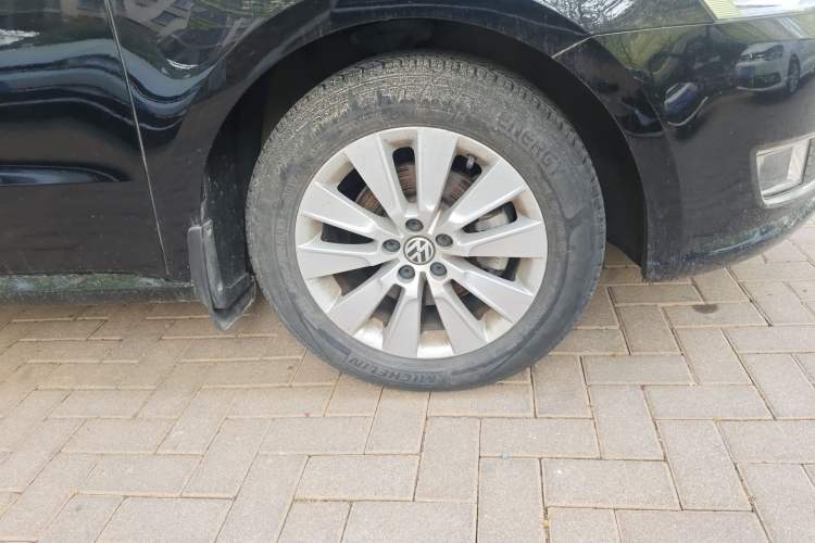 Used Volkswagen Lavida 2013 Restyled Classic 1.6L Automatic Comfort Edition Right Front Wheel Hub