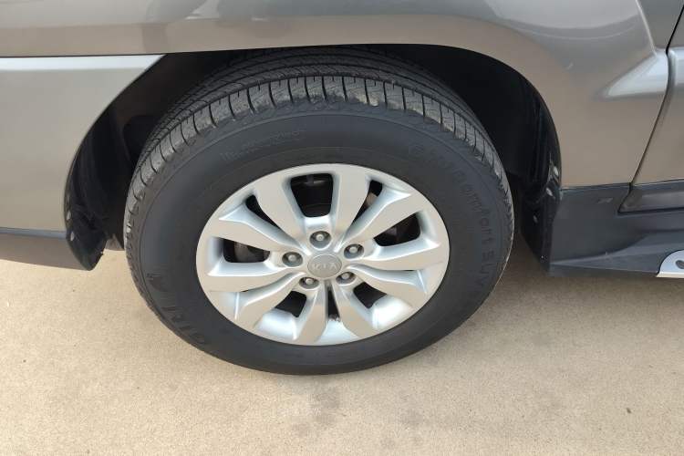 Used Kia Sportage 2013 2.0L Automatic Two-Wheel Drive GL Trim Left Front Wheel Hub