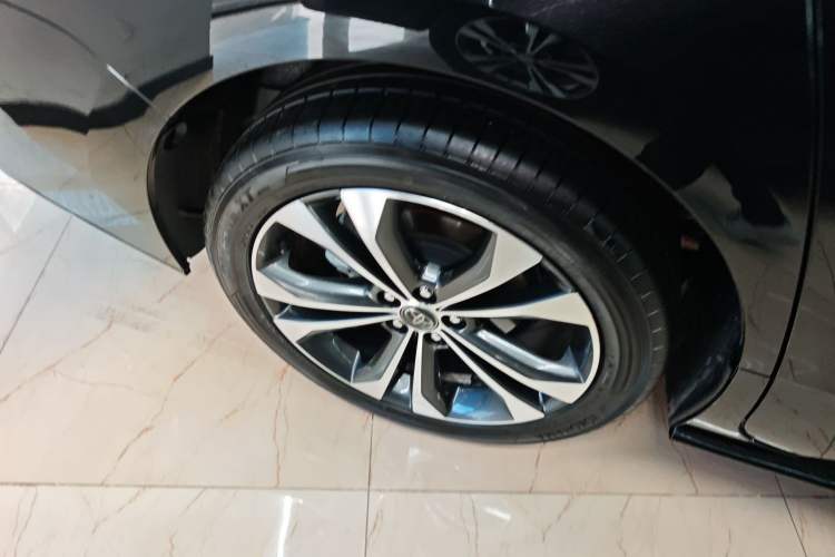 Used Toyota Granvia 2022 2.5L Hybrid Premium Edition