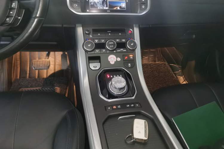 Used Land Rover Range Evoque 2016 2.0T SE Smart Glow Edition Gear Lever