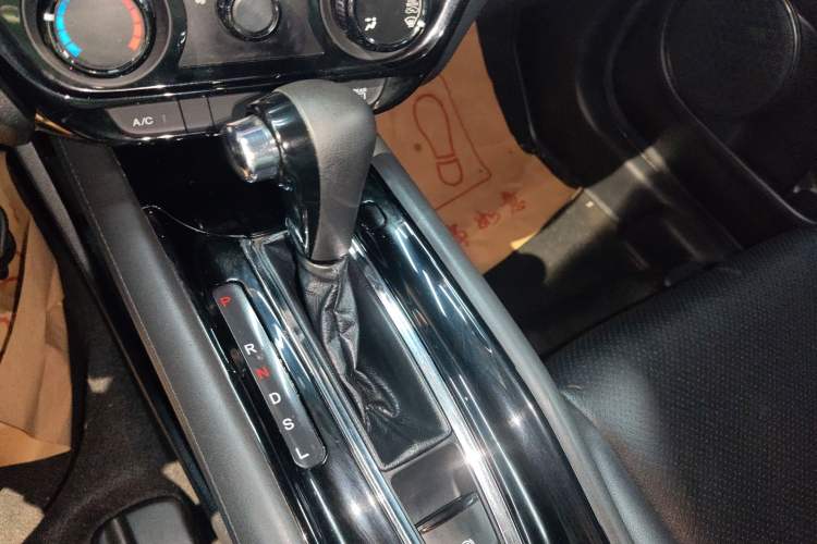 Used Honda Vezel 2015 1.5L CVT two-wheel drive Comfort trim Gear Lever