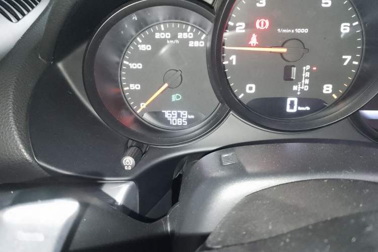 Used Porsche 718 2016 Boxster 2.0T Odometer Close Up