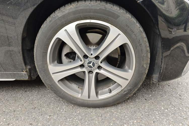 Used Mercedes-Benz E-Class 2018 Facelift E 200 L Sport Edition Right Front Wheel Hub