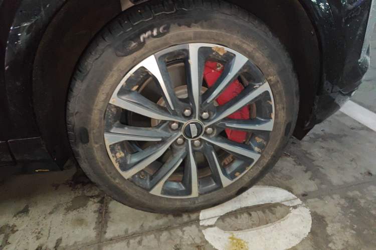 Used Cadillac XT5 2025 2.0T Prestige Version Right Front Wheel Hub