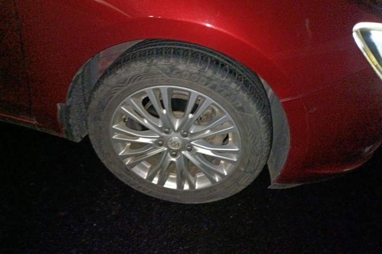 Used Buick GT 2016 15N Automatic Elite Edition Right Front Wheel Hub