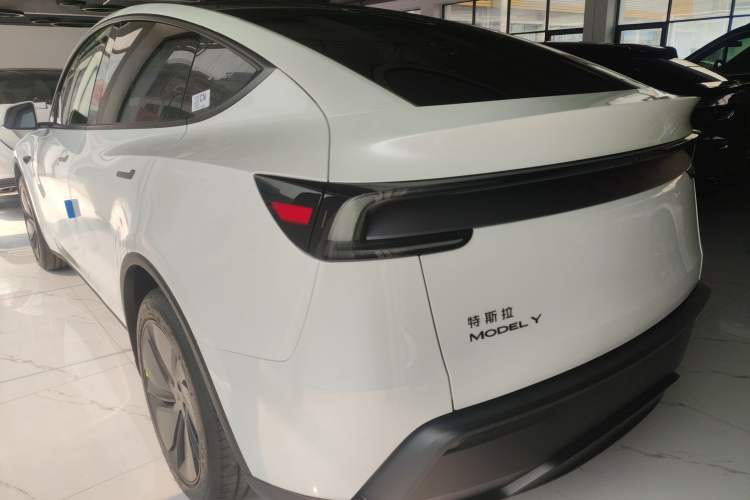 Used Tesla Model Y 2026 Rear-Drive Model Exterior 2