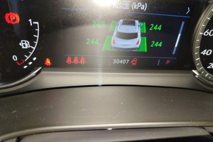 Used Cadillac XT5 2021 28T Luxury Model Odometer Close Up