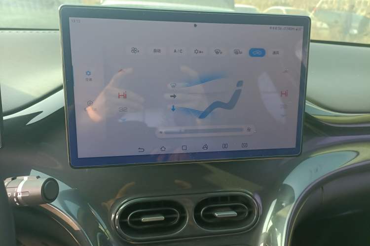 Used BYD e2 2024 Honor Edition Luxury Model Audio And AC Panel