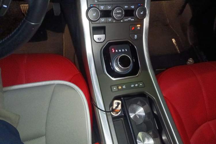 Used Land Rover Range Evoque 2016 2.0T SE PLUS Smart Enjoyment Edition Gear Lever