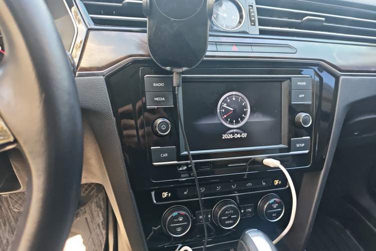 Used Volkswagen Magotan 2018 Facelift 330TSI DSG Luxury Model Audio And AC Panel