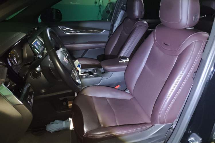 Used Cadillac XT6 2020 Revised Version 28T 7-Seater Four-Wheel Drive Luxury Edition Left Front Seat