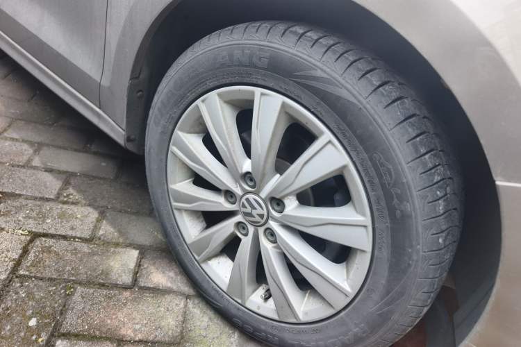 Used Volkswagen Sagitar 2014 Revised Version 1.6L Automatic Leading Edition Right Front Wheel Hub