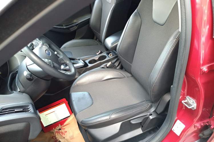 Used Ford Focus 2012 Hatchback 1.6L Automatic Fashion Edition
