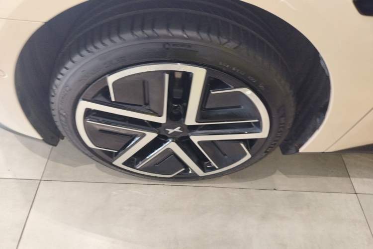 Used XPeng MONA M03 2025 600 with Ultra-Long Range Max Left Front Wheel Hub