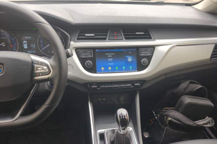 Used Geely Auto Vision X3 2019 Upgraded Model 1.5L Manual Elite Version Audio And AC Panel