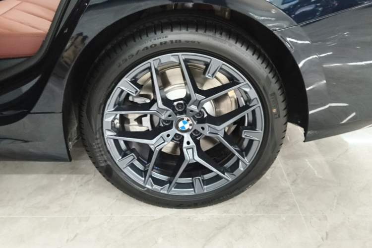 Used BMW 3 Series 2025 330Li M Sport Shadowline Package Right Rear Wheel Hub