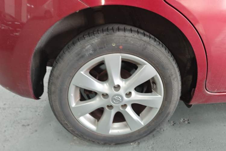 Used Nissan Tiida 2014 1.6L Manual Smart Model Exterior 2