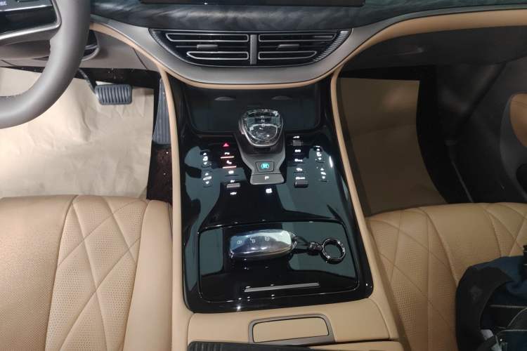 Used Denza D9 2022 DM-i 1040 Prestige Model