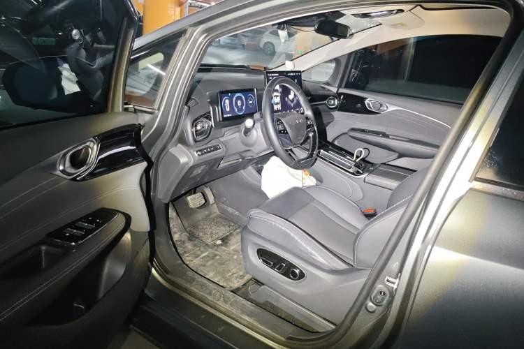 Used AION V 2023 Plus 70 Smart Tech Edition Lithium Iron Phosphate Driver Seat