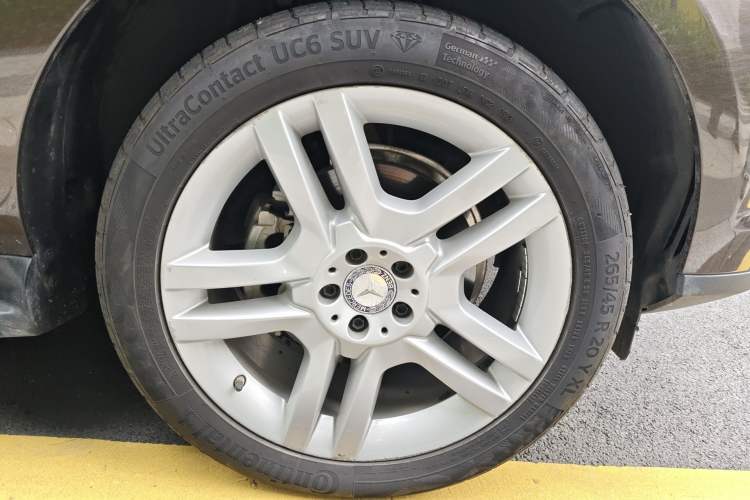 Used Mercedes-Benz M-Class  Right Front Wheel Hub